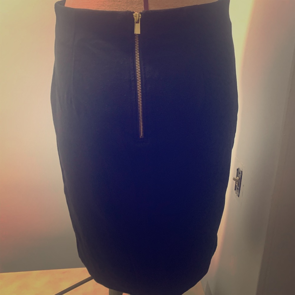 3/$25 or 2/$20 all skirts ✅ 
Philosophy skirt 12